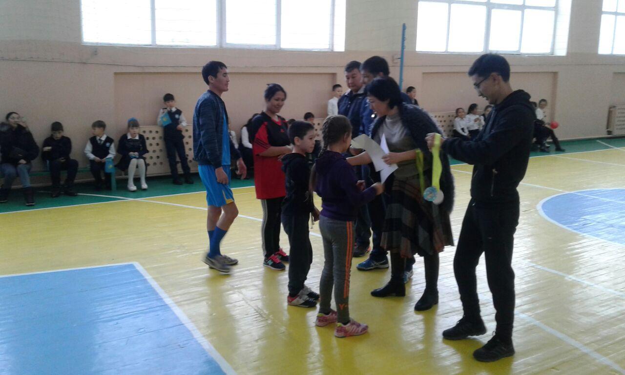 «Әкем, шешем және мен» отбасылық сайысы.